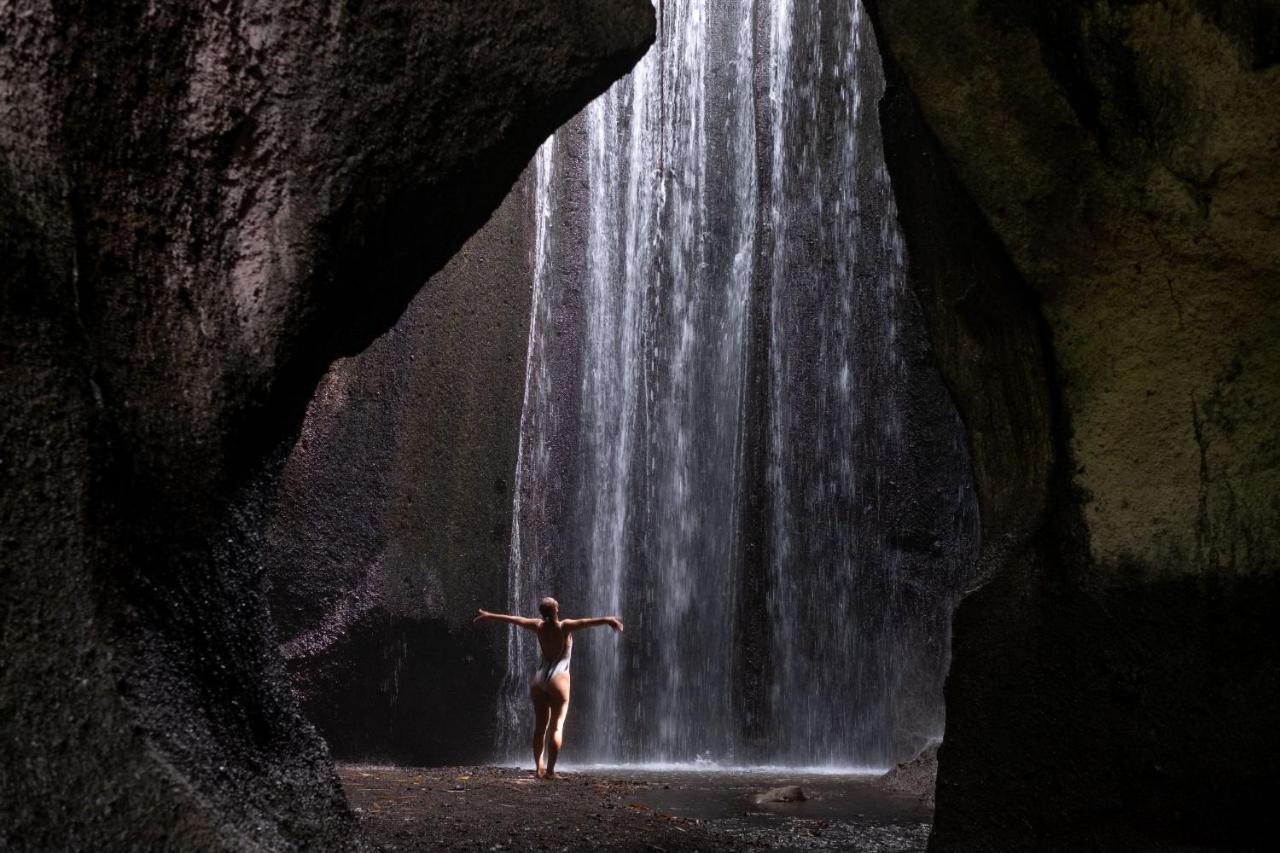 Adiwana Suweta Hotel Убуд Екстериор снимка The film's iconic shower scene